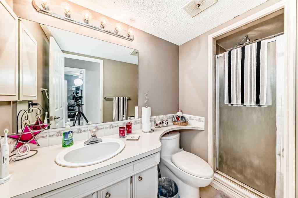 MLS® A2242030 - 32 Radcliffe Bay SE in Albert Park/Radisson Heights Calgary, Residential
