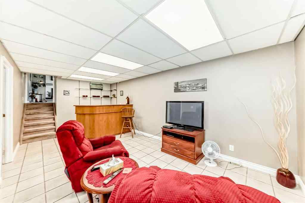 MLS® A2242030 - 32 Radcliffe Bay SE in Albert Park/Radisson Heights Calgary, Residential