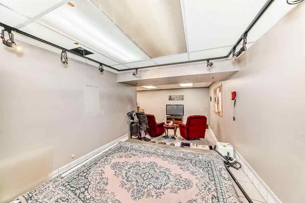 MLS® A2242030 - 32 Radcliffe Bay SE in Albert Park/Radisson Heights Calgary, Residential