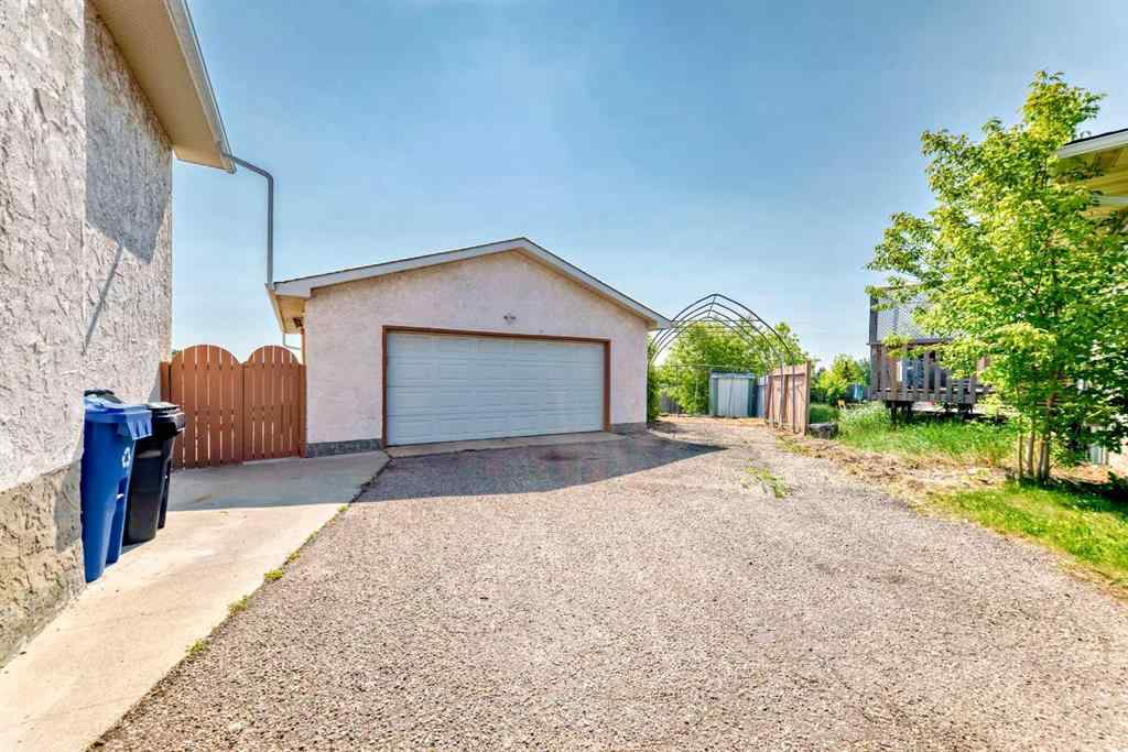 MLS® A2242030 - 32 Radcliffe Bay SE in Albert Park/Radisson Heights Calgary, Residential