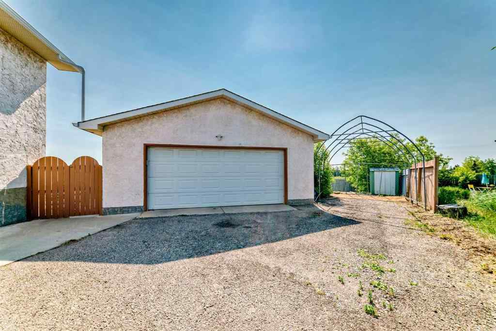 MLS® A2242030 - 32 Radcliffe Bay SE in Albert Park/Radisson Heights Calgary, Residential