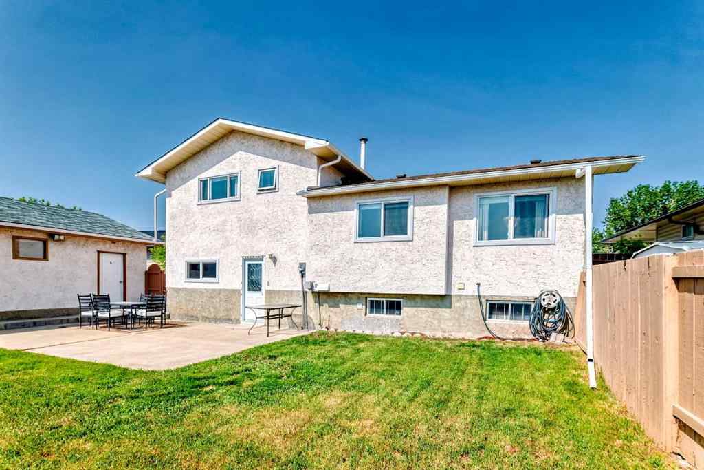 MLS® A2242030 - 32 Radcliffe Bay SE in Albert Park/Radisson Heights Calgary, Residential