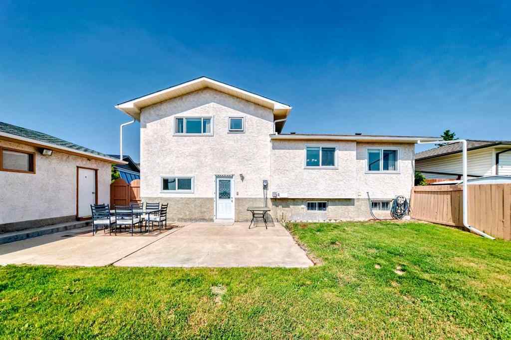 MLS® A2242030 - 32 Radcliffe Bay SE in Albert Park/Radisson Heights Calgary, Residential
