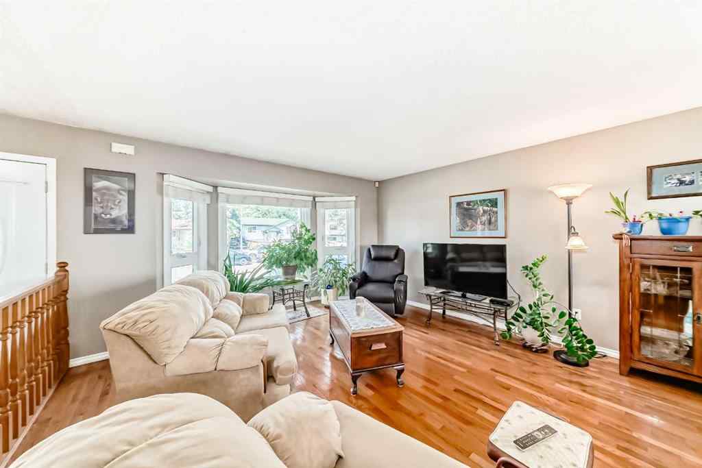 MLS® A2242030 - 32 Radcliffe Bay SE in Albert Park/Radisson Heights Calgary, Residential