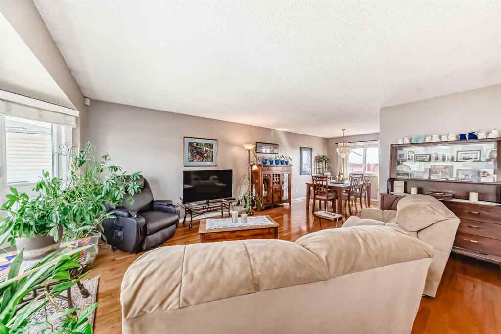 MLS® A2242030 - 32 Radcliffe Bay SE in Albert Park/Radisson Heights Calgary, Residential