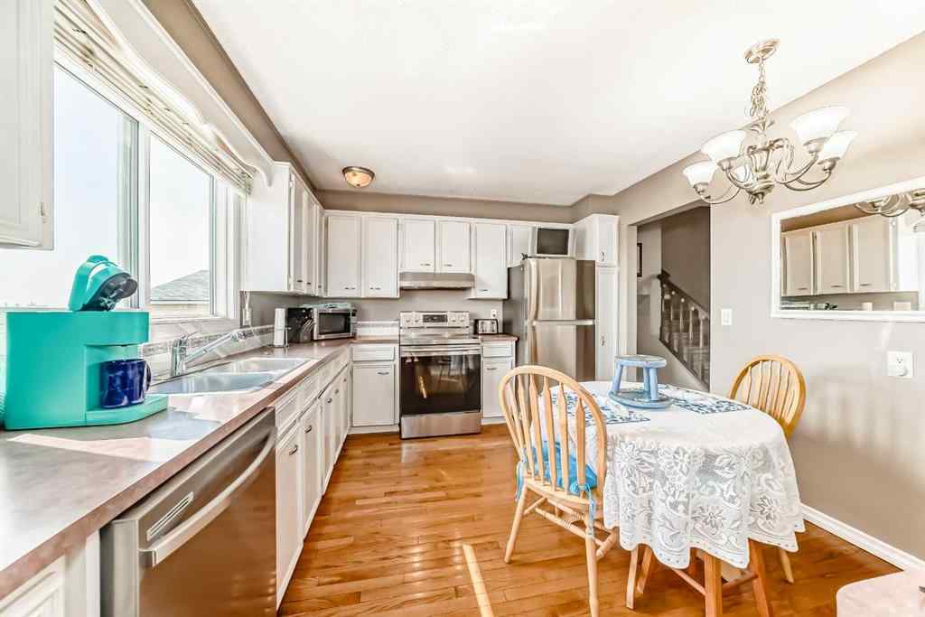 MLS® A2242030 - 32 Radcliffe Bay SE in Albert Park/Radisson Heights Calgary, Residential
