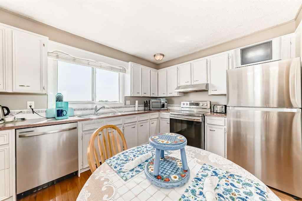 MLS® A2242030 - 32 Radcliffe Bay SE in Albert Park/Radisson Heights Calgary, Residential