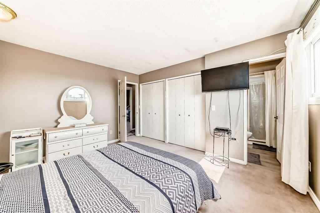MLS® A2242030 - 32 Radcliffe Bay SE in Albert Park/Radisson Heights Calgary, Residential