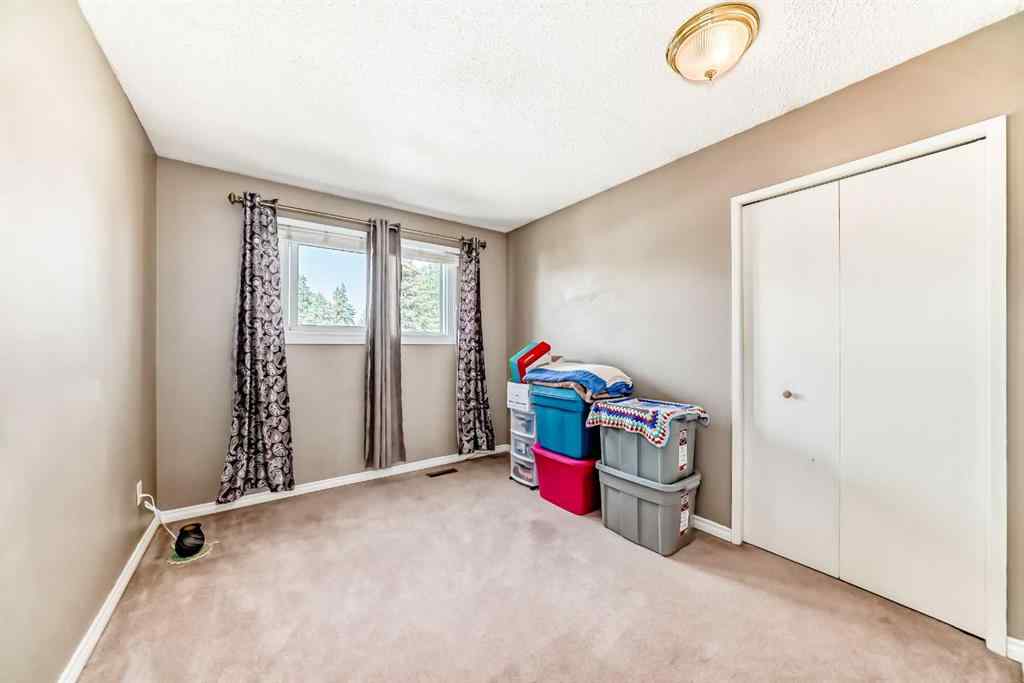 MLS® A2242030 - 32 Radcliffe Bay SE in Albert Park/Radisson Heights Calgary, Residential
