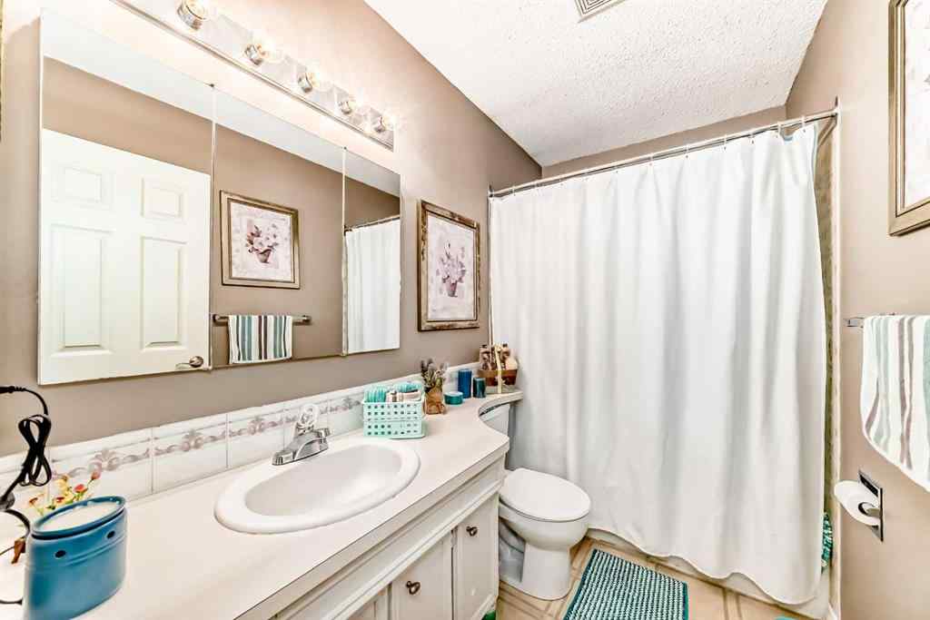 MLS® A2242030 - 32 Radcliffe Bay SE in Albert Park/Radisson Heights Calgary, Residential