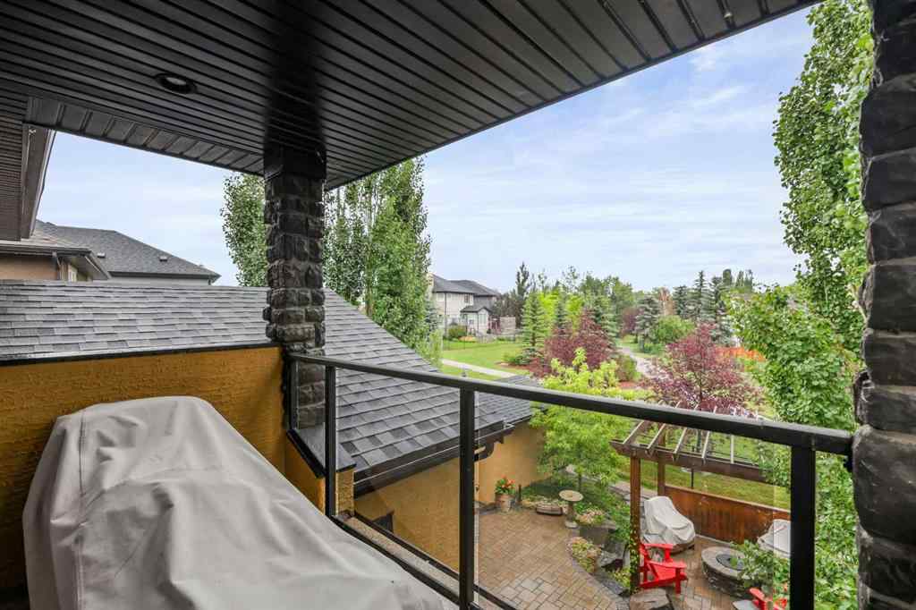 MLS® A2242046 - 652 Quarry Way SE in Douglasdale/Glen Calgary, Residential