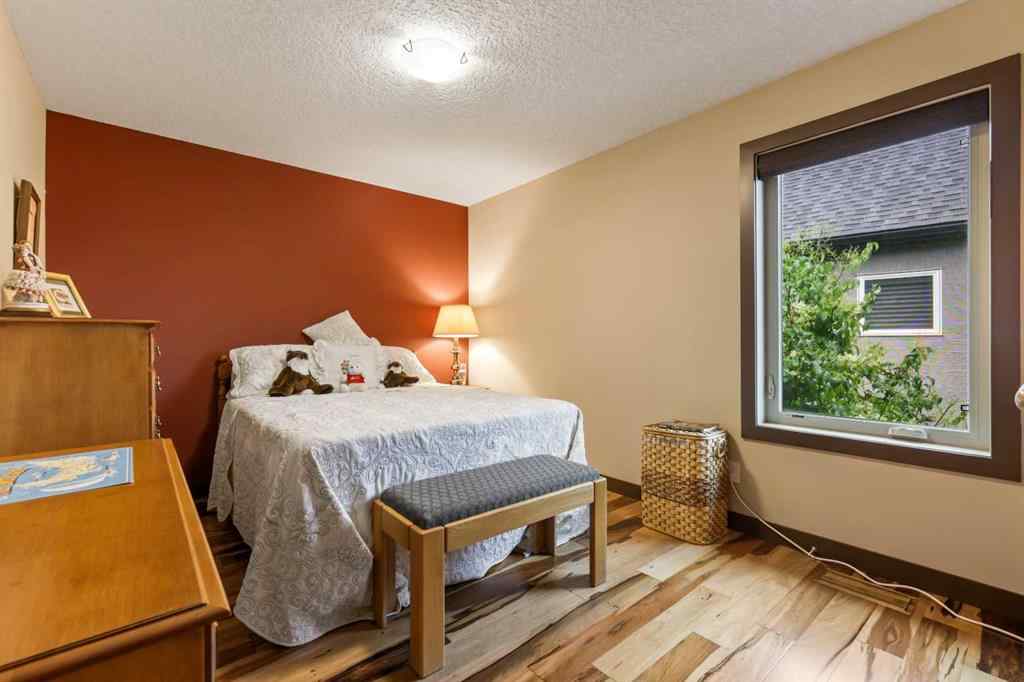 MLS® A2242046 - 652 Quarry Way SE in Douglasdale/Glen Calgary, Residential