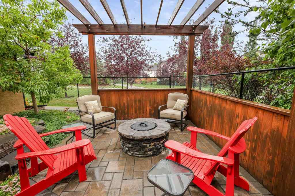 MLS® A2242046 - 652 Quarry Way SE in Douglasdale/Glen Calgary, Residential