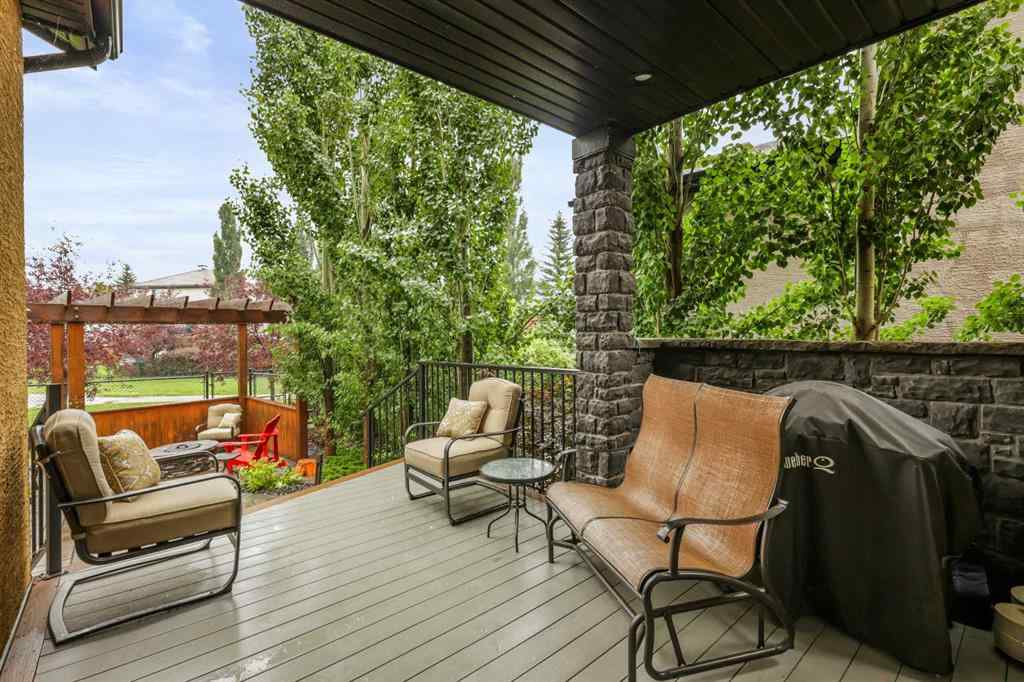 MLS® A2242046 - 652 Quarry Way SE in Douglasdale/Glen Calgary, Residential
