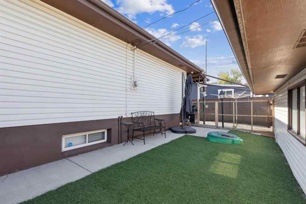 MLS® A2242047 - 2119 Vista Crescent NE in Vista Heights Calgary, Residential