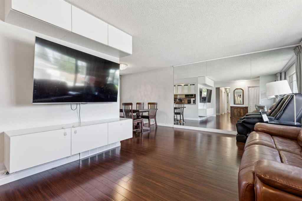 MLS® A2242047 - 2119 Vista Crescent NE in Vista Heights Calgary, Residential