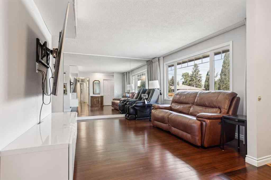 MLS® A2242047 - 2119 Vista Crescent NE in Vista Heights Calgary, Residential