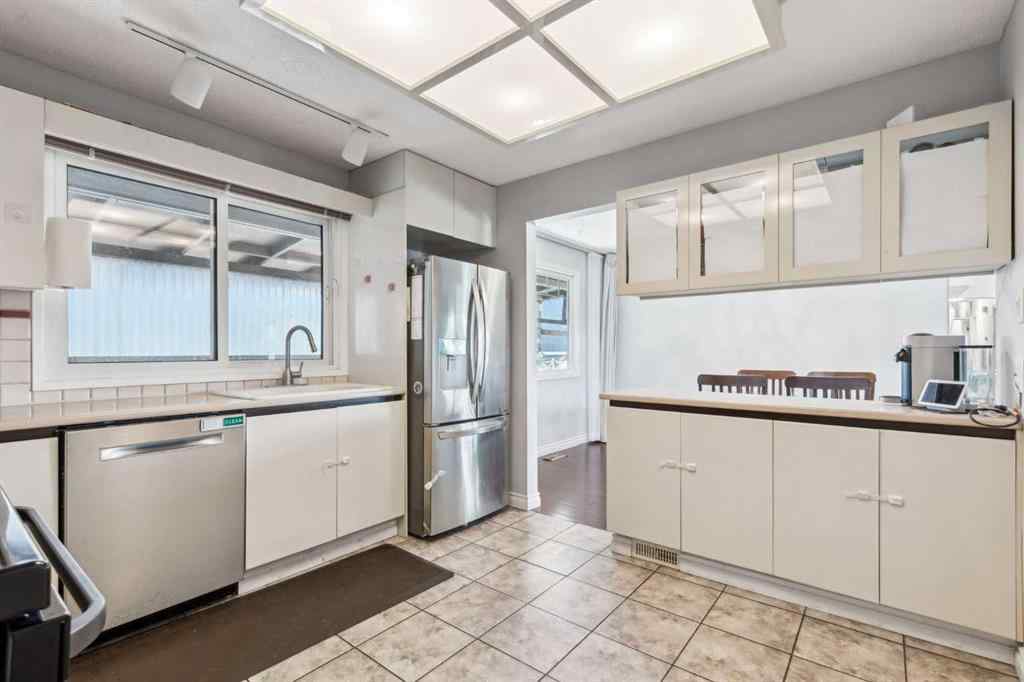 MLS® A2242047 - 2119 Vista Crescent NE in Vista Heights Calgary, Residential