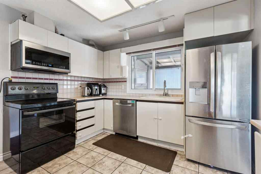MLS® A2242047 - 2119 Vista Crescent NE in Vista Heights Calgary, Residential