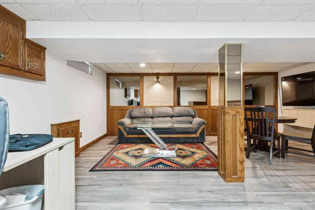 MLS® A2242047 - 2119 Vista Crescent NE in Vista Heights Calgary, Residential
