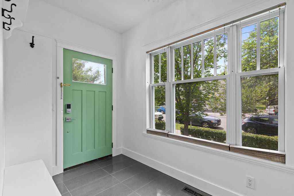 MLS® A2242075 - 914 5A Street NW in Sunnyside Calgary, Residential