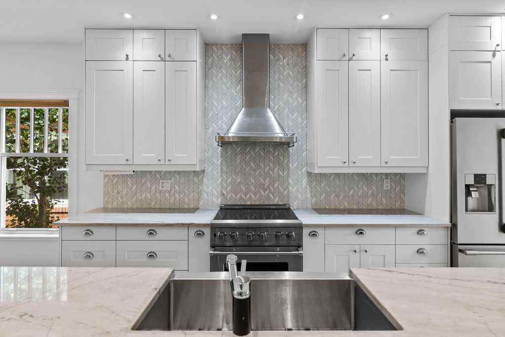 MLS® A2242075 - 914 5A Street NW in Sunnyside Calgary, Residential