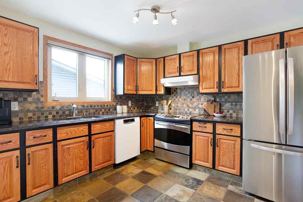 MLS® A2242093 - 39 Elk Hill SE in Edgewater Airdrie, Residential