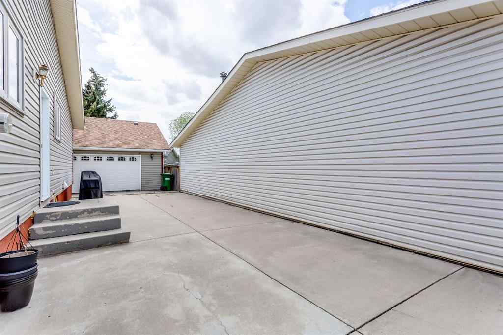 MLS® A2242093 - 39 Elk Hill SE in Edgewater Airdrie, Residential