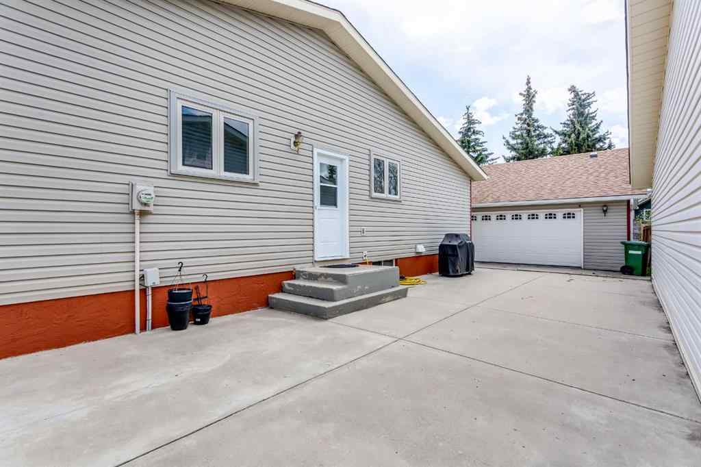 MLS® A2242093 - 39 Elk Hill SE in Edgewater Airdrie, Residential