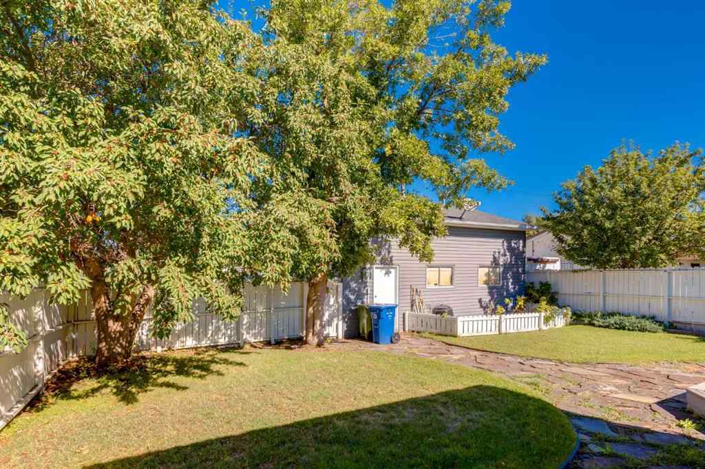 MLS® A2242112 - 202 27 Avenue NE in Tuxedo Park Calgary, Residential