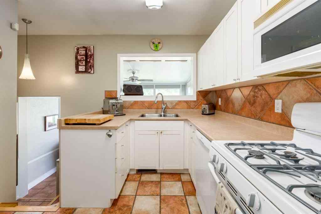 MLS® A2242112 - 202 27 Avenue NE in Tuxedo Park Calgary, Residential