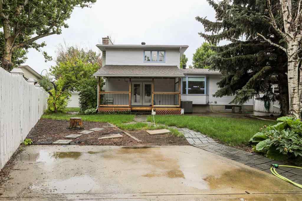 MLS® A2242130 - 3 Temple Boulevard W in Varsity Village Lethbridge, Residential