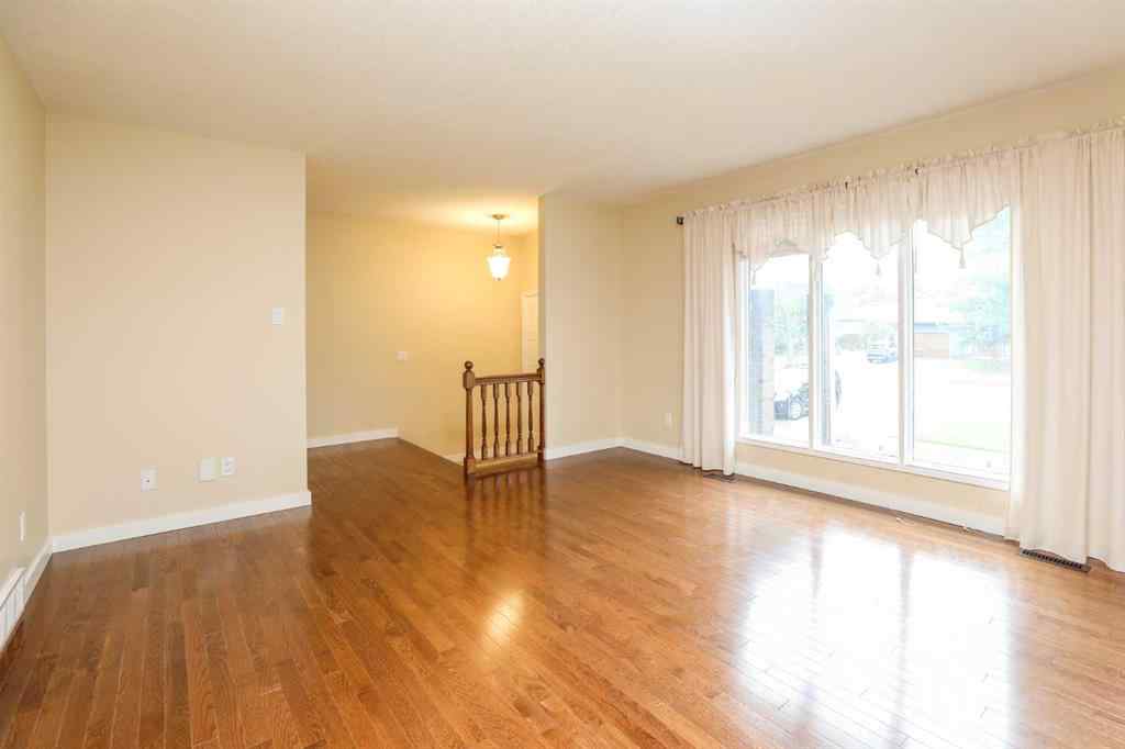 MLS® A2242130 - 3 Temple Boulevard W in Varsity Village Lethbridge, Residential