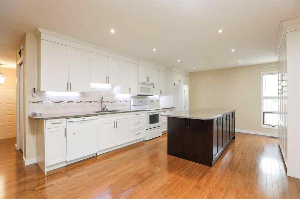 MLS® A2242130 - 3 Temple Boulevard W in Varsity Village Lethbridge, Residential