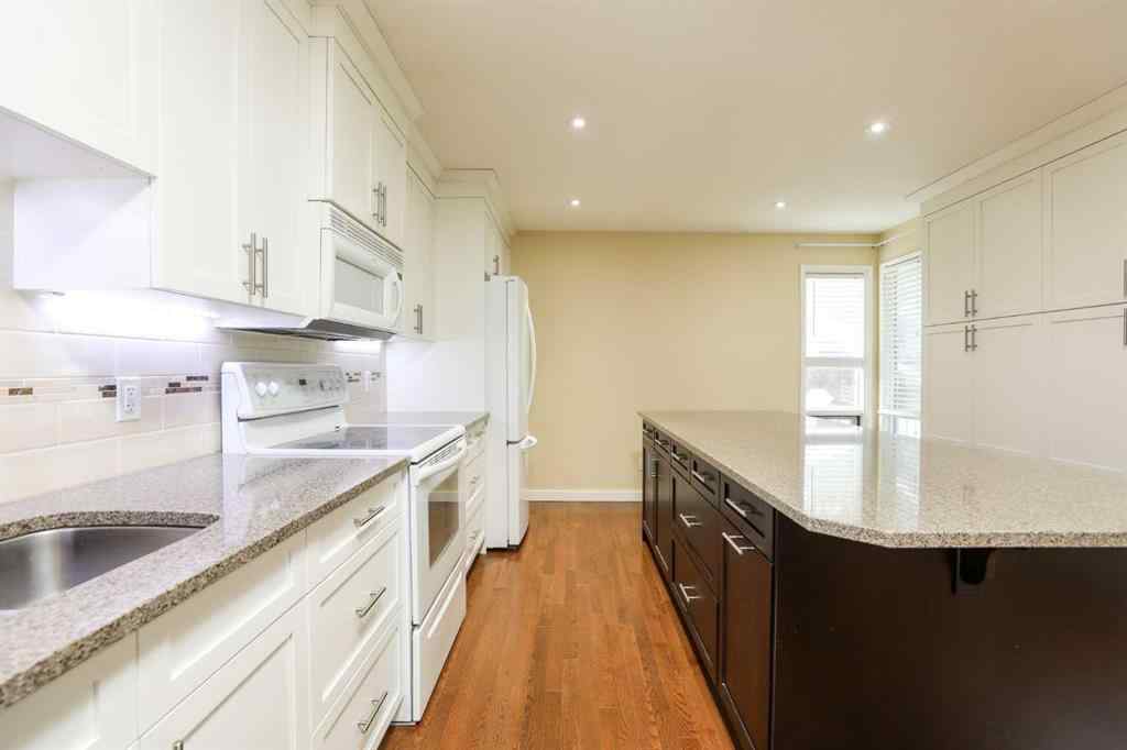 MLS® A2242130 - 3 Temple Boulevard W in Varsity Village Lethbridge, Residential