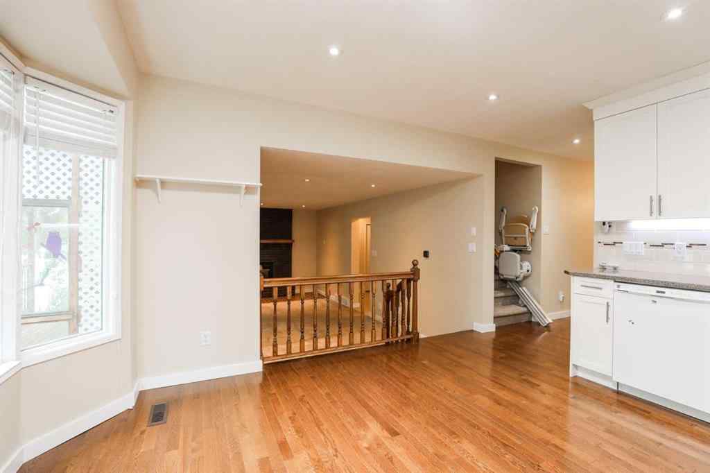 MLS® A2242130 - 3 Temple Boulevard W in Varsity Village Lethbridge, Residential