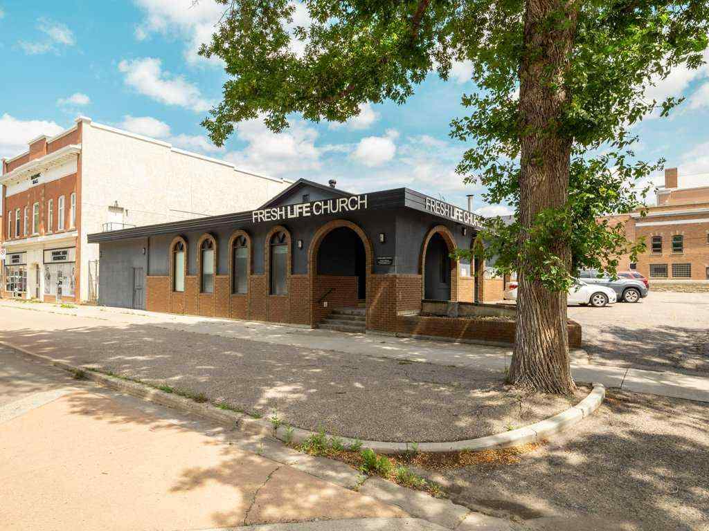 MLS® A2242135 - 327 10 Street S in Downtown Lethbridge, Commercial