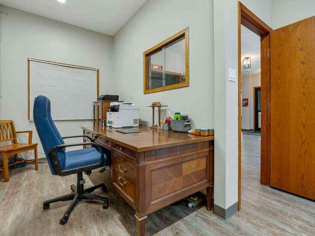 MLS® A2242135 - 327 10 Street S in Downtown Lethbridge, Commercial