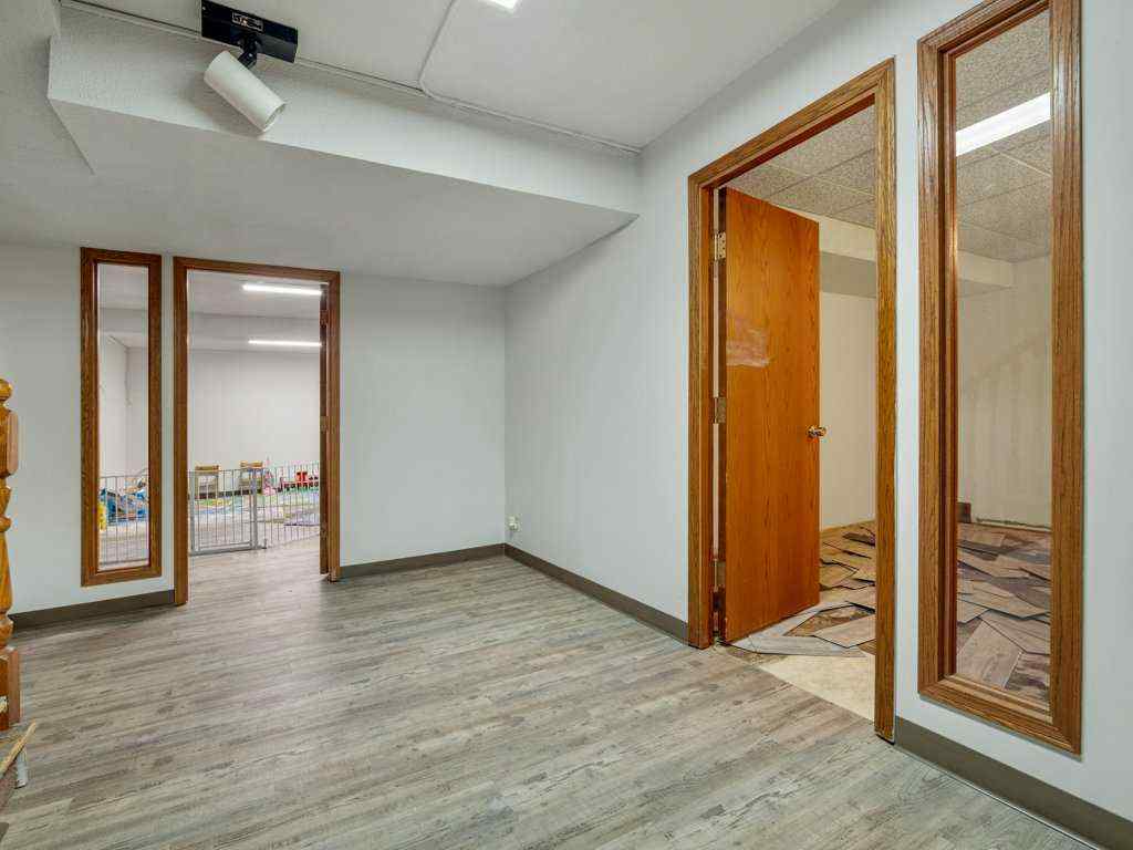 MLS® A2242135 - 327 10 Street S in Downtown Lethbridge, Commercial