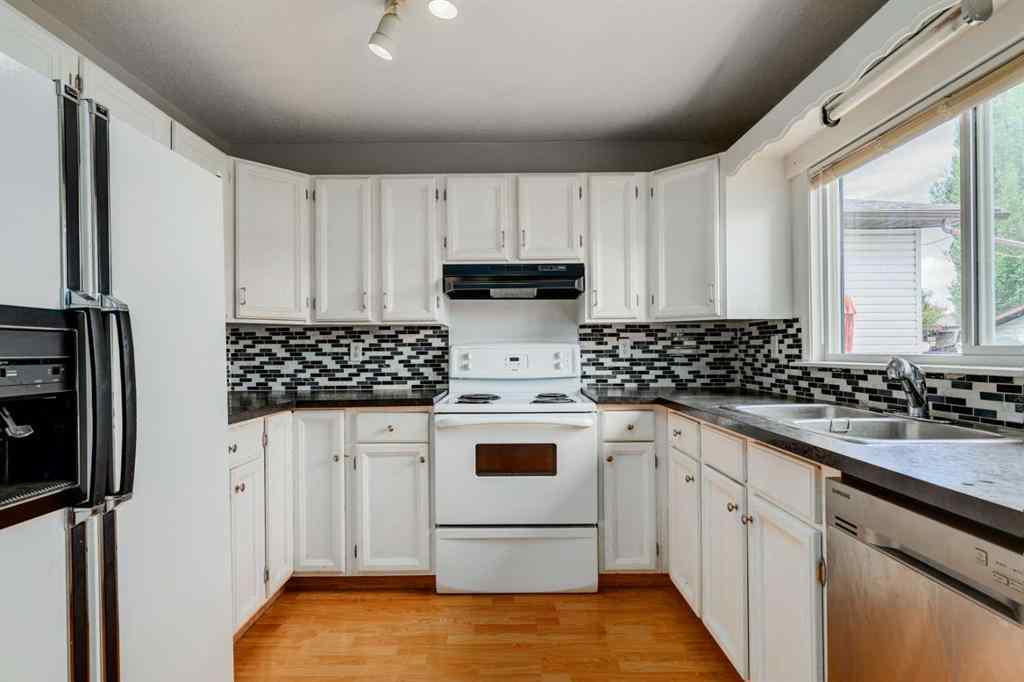 MLS® A2242142 - 228 Marquis Place SE in Meadowbrook Airdrie, Residential