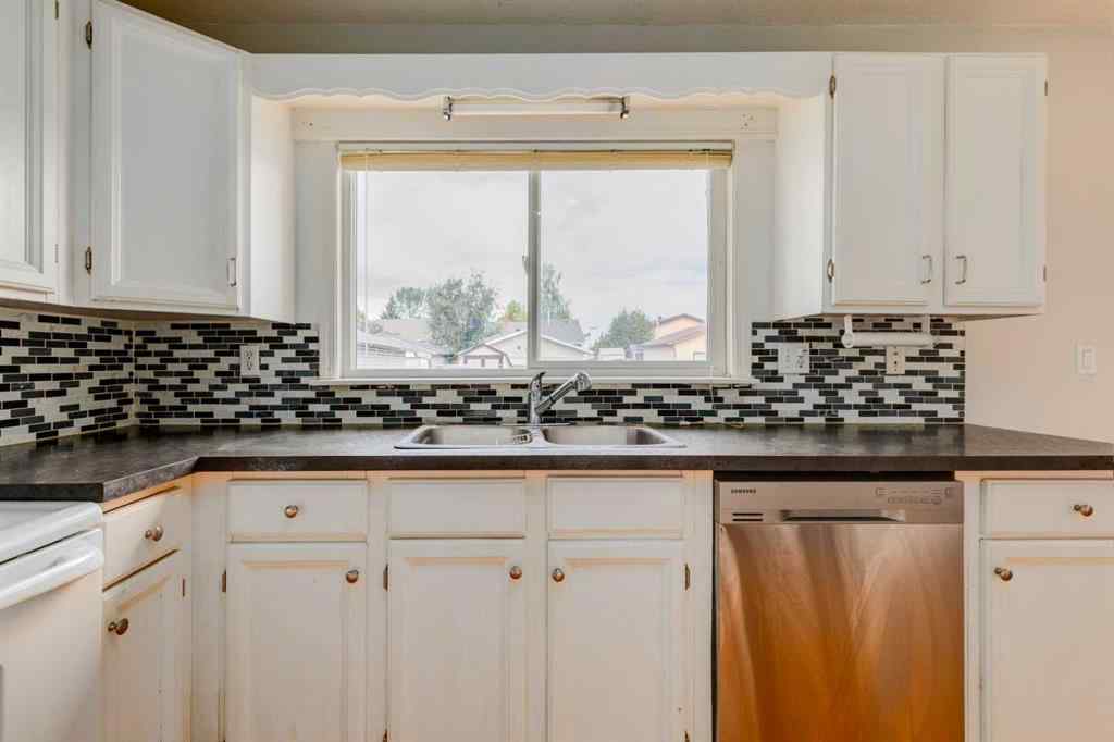 MLS® A2242142 - 228 Marquis Place SE in Meadowbrook Airdrie, Residential