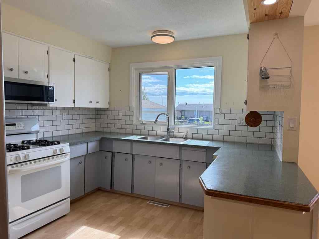 MLS® A2242178 - 11721 103 Avenue  in NONE Fairview, Residential