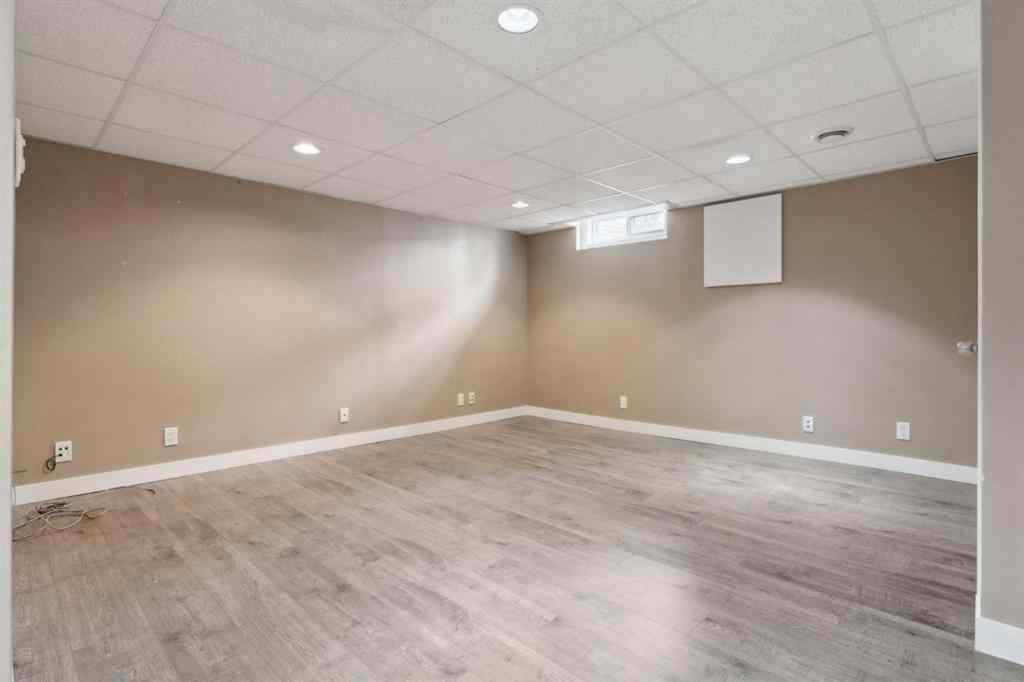 MLS® A2242179 - Unit #326 2211 19 Street NE in Vista Heights Calgary, Residential