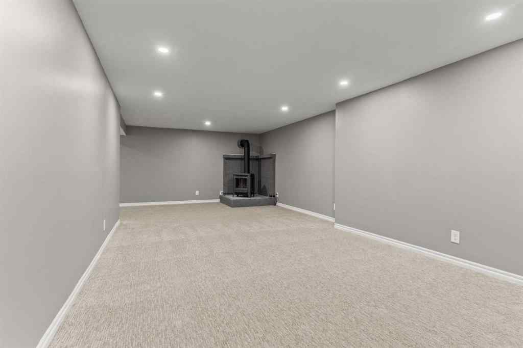 MLS® A2242215 - 7424 Fleetwood Drive SE in Fairview Calgary, Residential