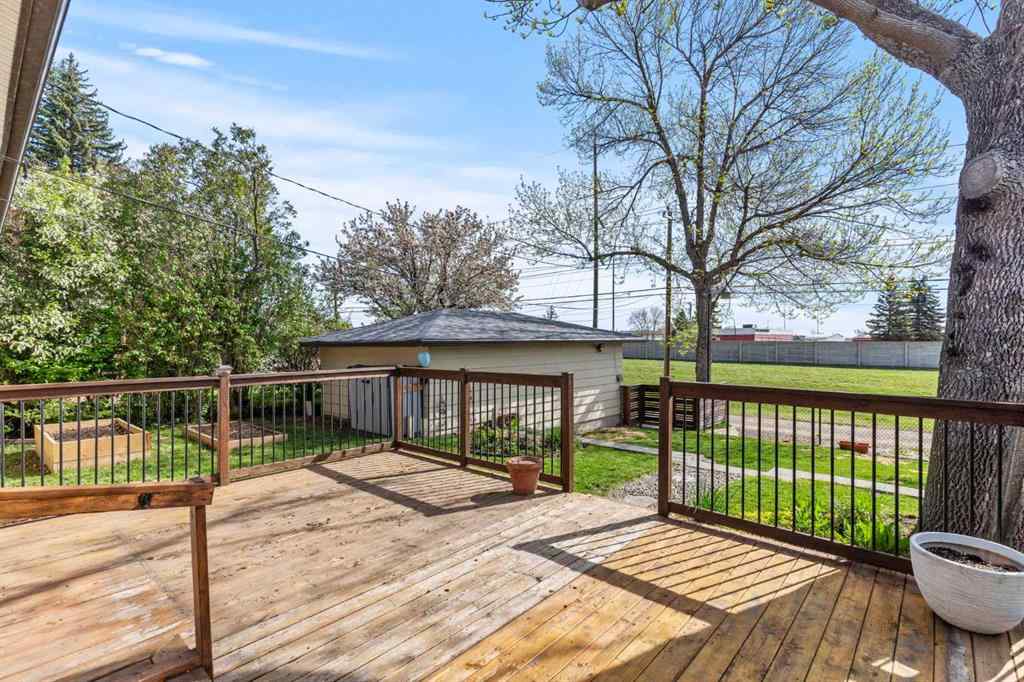 MLS® A2242215 - 7424 Fleetwood Drive SE in Fairview Calgary, Residential