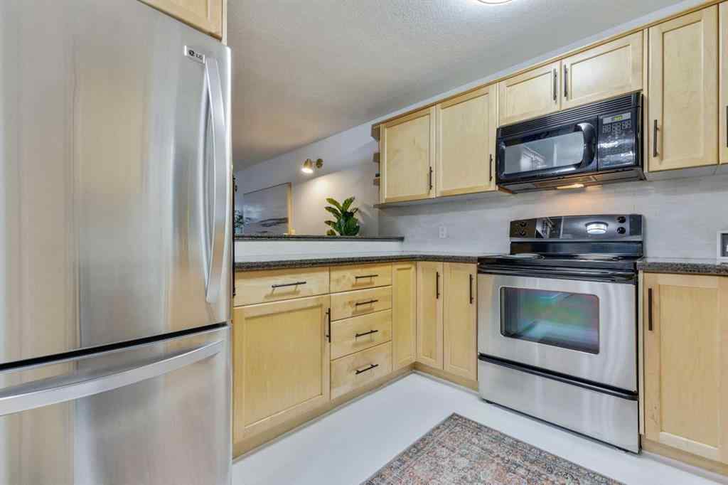 MLS® A2242223 - Unit #224 35 Glamis Green SW in Glamorgan Calgary, Residential