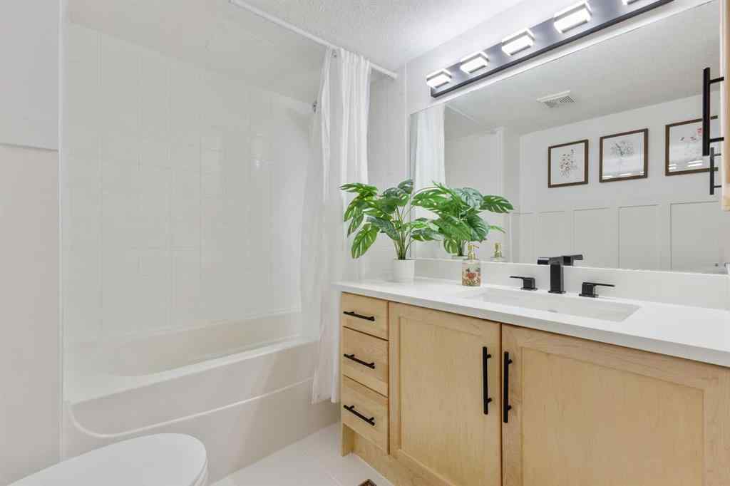 MLS® A2242223 - Unit #224 35 Glamis Green SW in Glamorgan Calgary, Residential