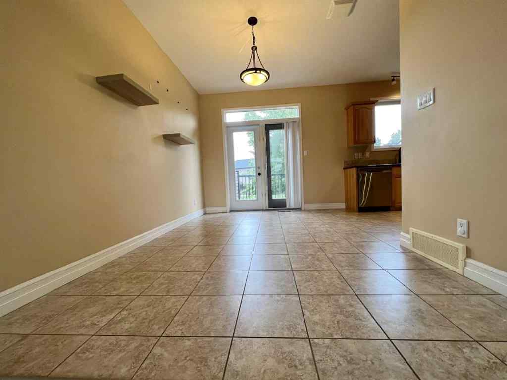MLS® A2242231 - Unit #5 762 Heritage Boulevard W in Heritage Heights Lethbridge, Rental