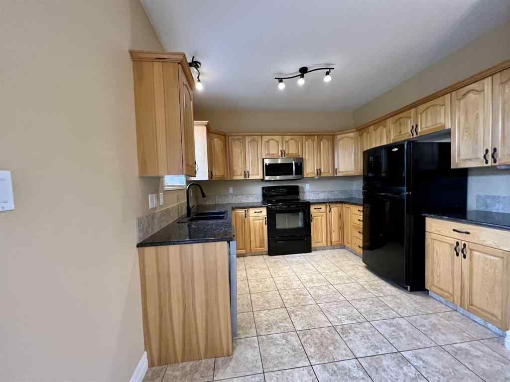 MLS® A2242231 - Unit #5 762 Heritage Boulevard W in Heritage Heights Lethbridge, Rental