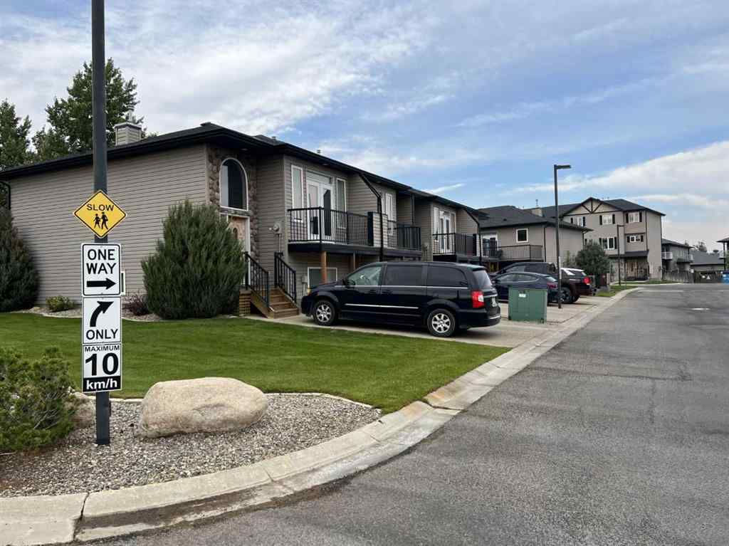 MLS® A2242231 - Unit #5 762 Heritage Boulevard W in Heritage Heights Lethbridge, Rental